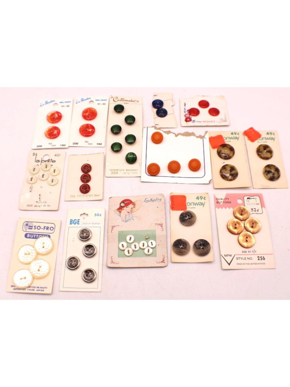 Large Lot Vtg Carded Sewing Buttons Lot Le Bouton BGE La Petite NEW NOS 60-70s